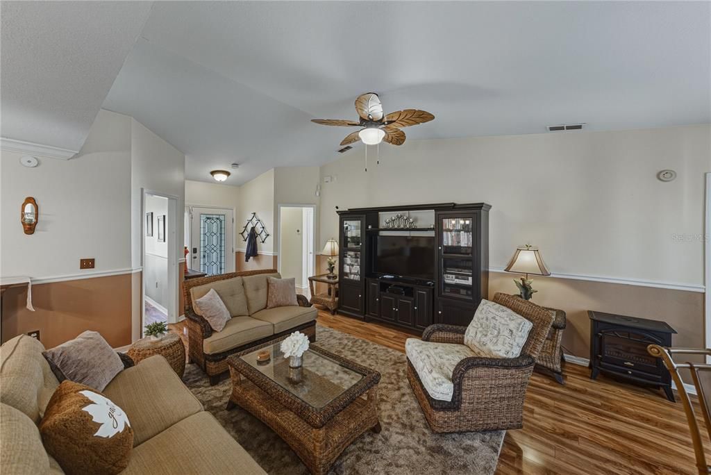 For Rent: $2,000 (2 beds, 2 baths, 1317 Square Feet)