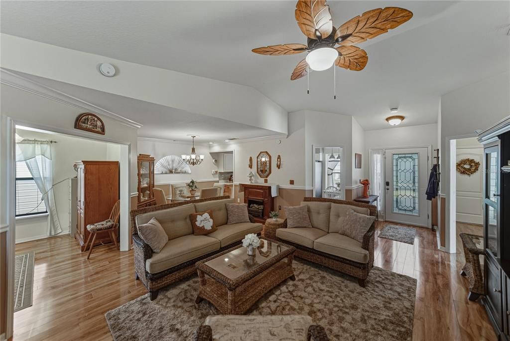 For Rent: $2,000 (2 beds, 2 baths, 1317 Square Feet)