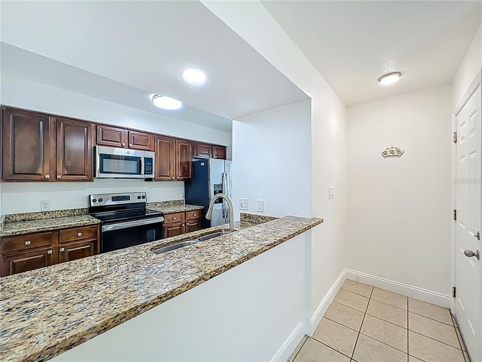 For Sale: $178,000 (2 beds, 2 baths, 1010 Square Feet)