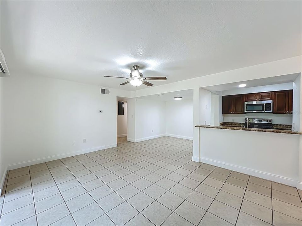 For Sale: $178,000 (2 beds, 2 baths, 1010 Square Feet)