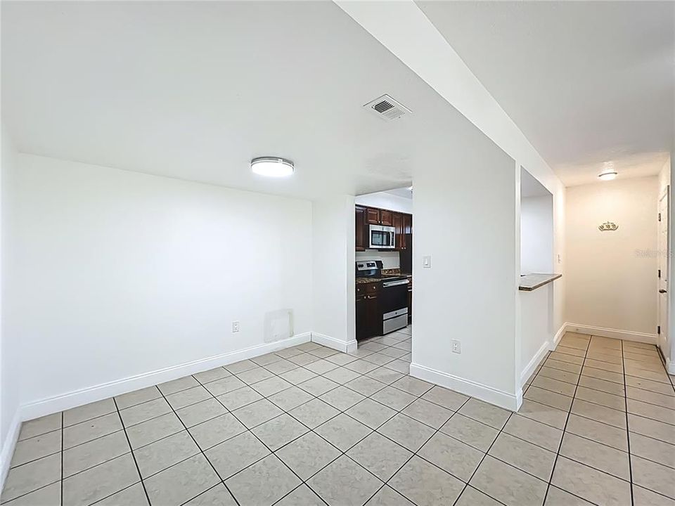 For Sale: $178,000 (2 beds, 2 baths, 1010 Square Feet)