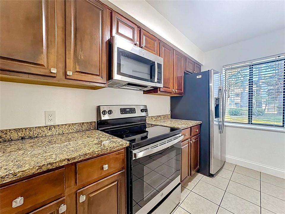 For Sale: $178,000 (2 beds, 2 baths, 1010 Square Feet)