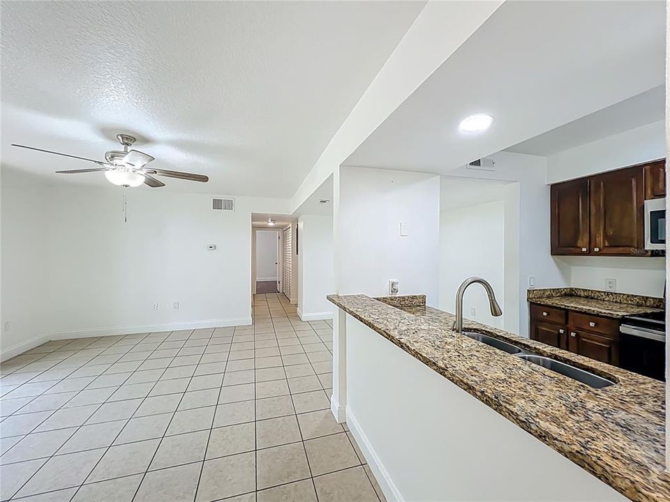 For Sale: $178,000 (2 beds, 2 baths, 1010 Square Feet)