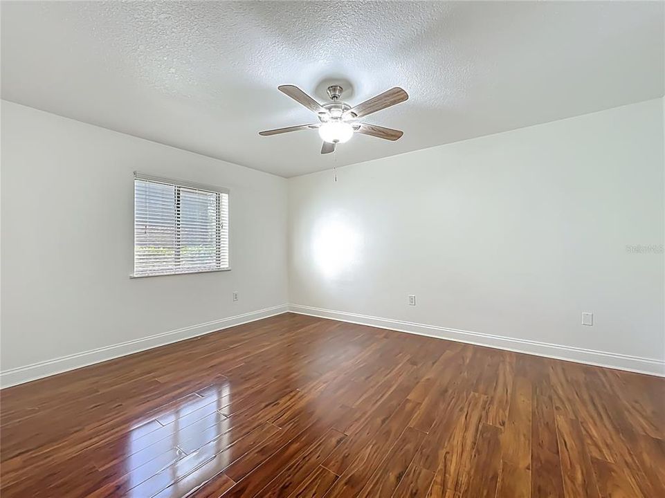 For Sale: $178,000 (2 beds, 2 baths, 1010 Square Feet)