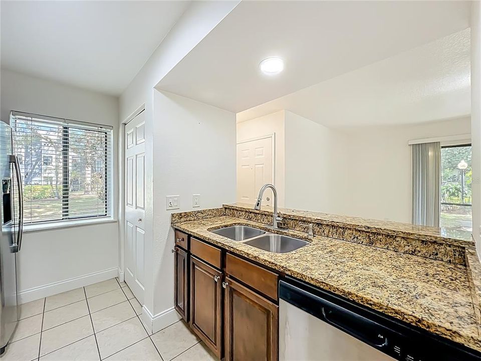 For Sale: $178,000 (2 beds, 2 baths, 1010 Square Feet)