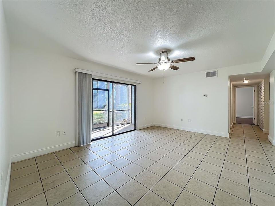 For Sale: $178,000 (2 beds, 2 baths, 1010 Square Feet)