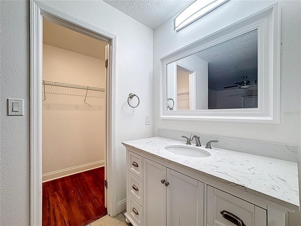 For Sale: $178,000 (2 beds, 2 baths, 1010 Square Feet)