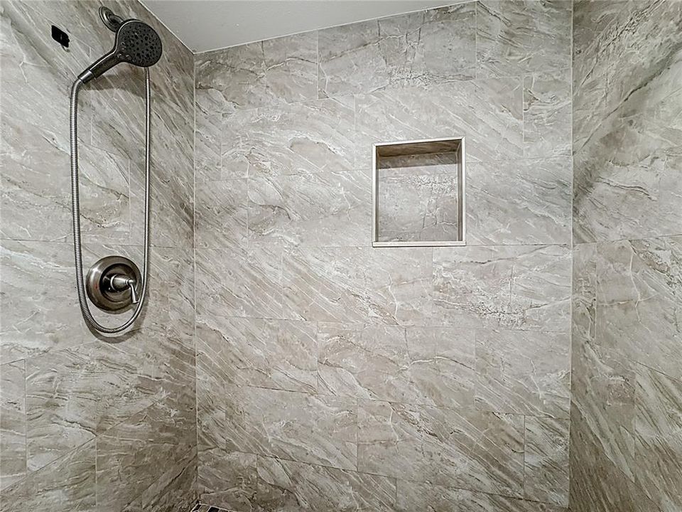 For Sale: $178,000 (2 beds, 2 baths, 1010 Square Feet)