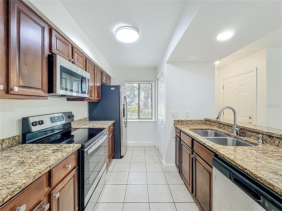 For Sale: $178,000 (2 beds, 2 baths, 1010 Square Feet)