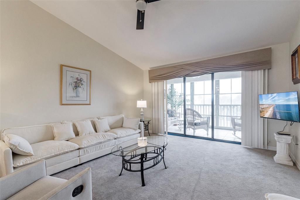 待售: $146,000 (2 贝兹, 2 浴室, 1153 平方英尺)