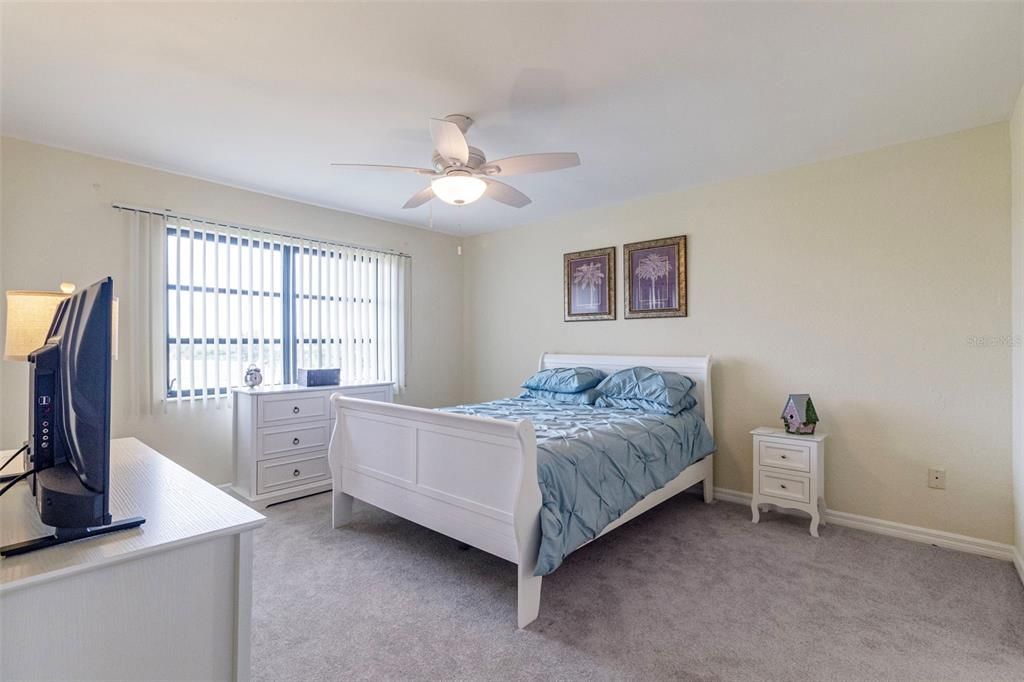 待售: $146,000 (2 贝兹, 2 浴室, 1153 平方英尺)