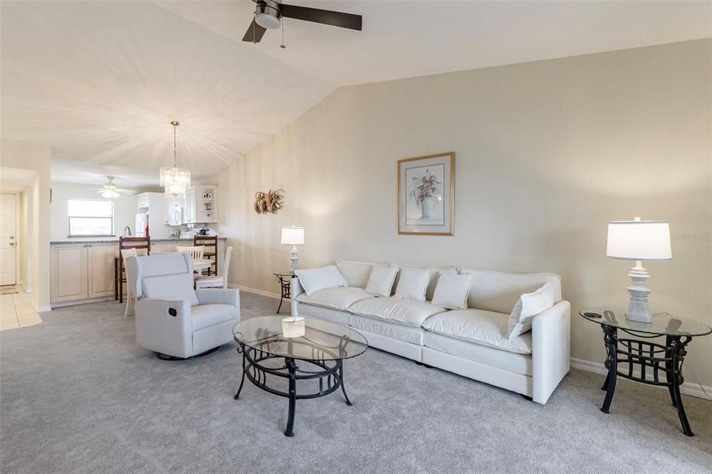 待售: $146,000 (2 贝兹, 2 浴室, 1153 平方英尺)