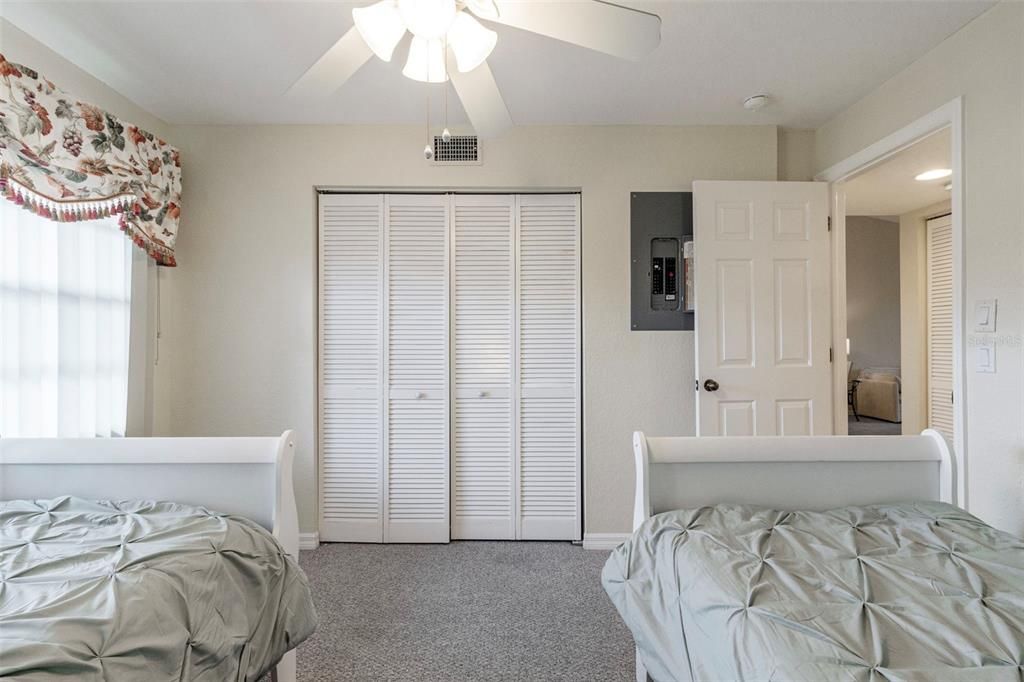 待售: $146,000 (2 贝兹, 2 浴室, 1153 平方英尺)