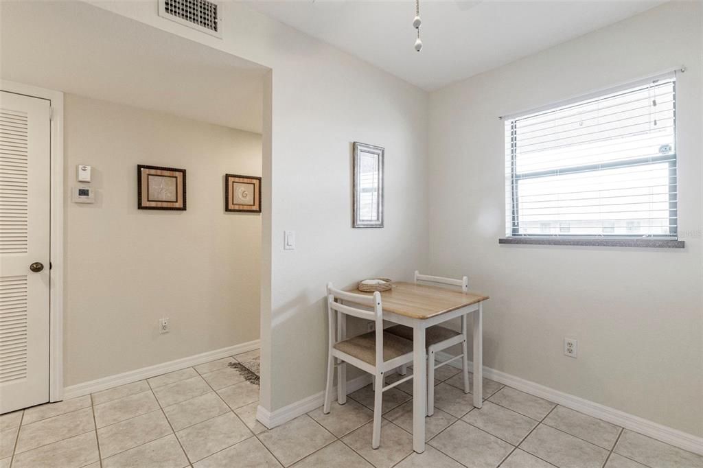 待售: $146,000 (2 贝兹, 2 浴室, 1153 平方英尺)