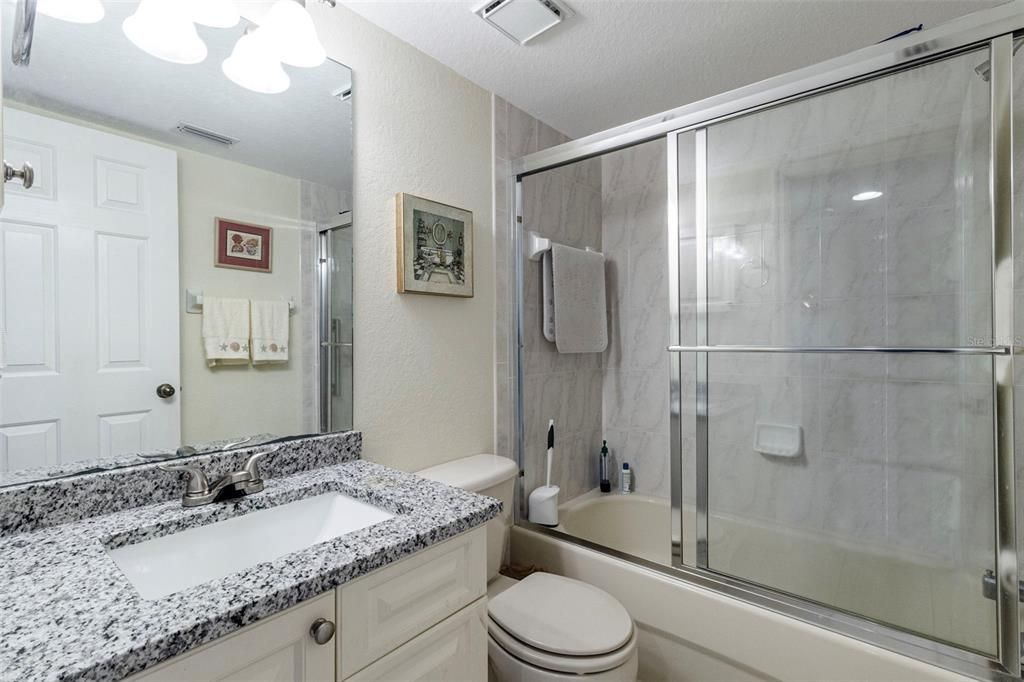 待售: $146,000 (2 贝兹, 2 浴室, 1153 平方英尺)