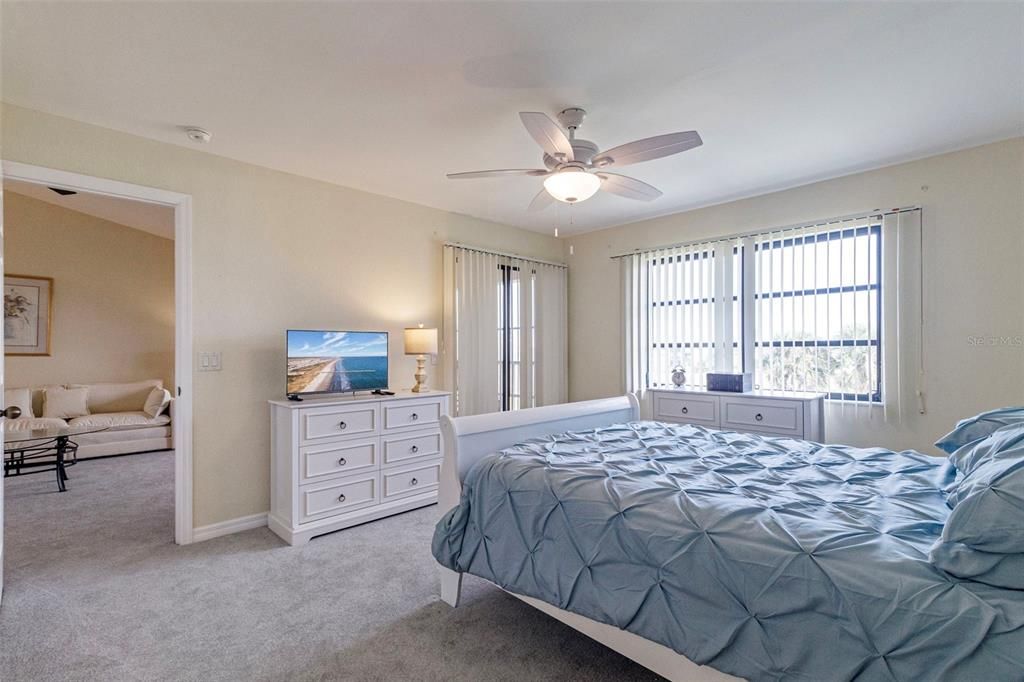 待售: $146,000 (2 贝兹, 2 浴室, 1153 平方英尺)