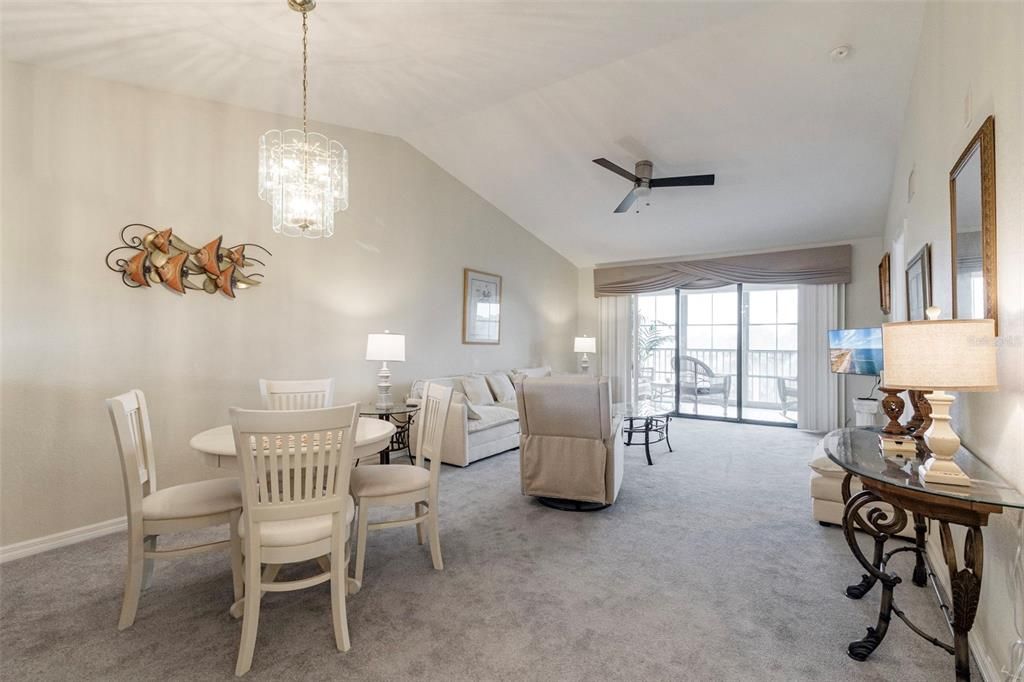 待售: $146,000 (2 贝兹, 2 浴室, 1153 平方英尺)