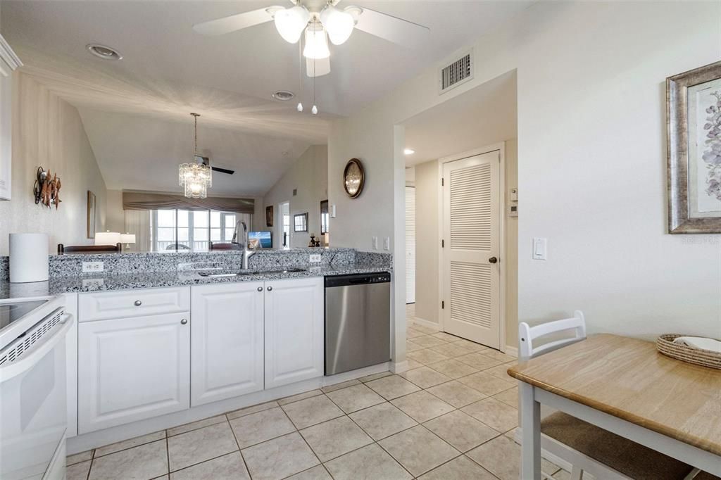 待售: $146,000 (2 贝兹, 2 浴室, 1153 平方英尺)