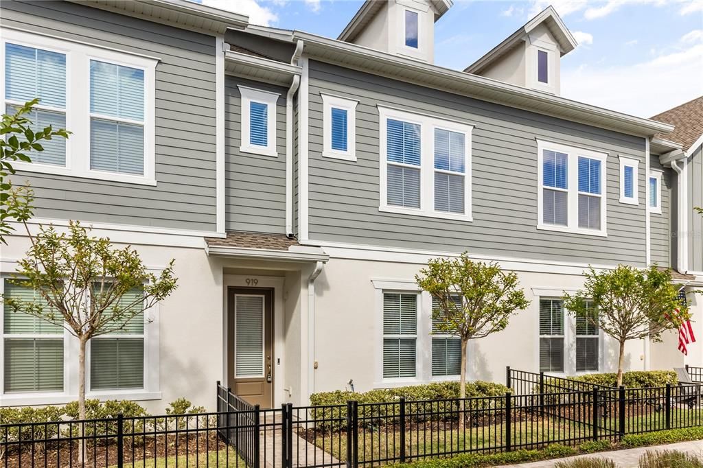 Activo con contrato: $425,000 (3 camas, 2 baños, 1613 Pies cuadrados)