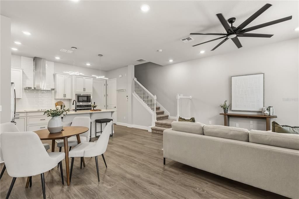 Activo con contrato: $425,000 (3 camas, 2 baños, 1613 Pies cuadrados)