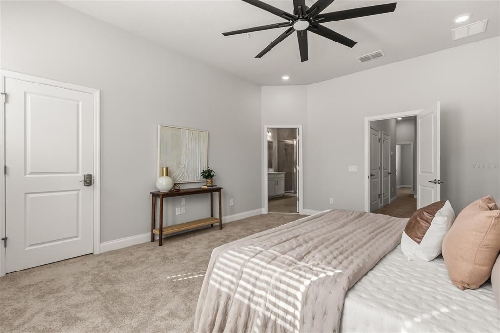 Activo con contrato: $425,000 (3 camas, 2 baños, 1613 Pies cuadrados)