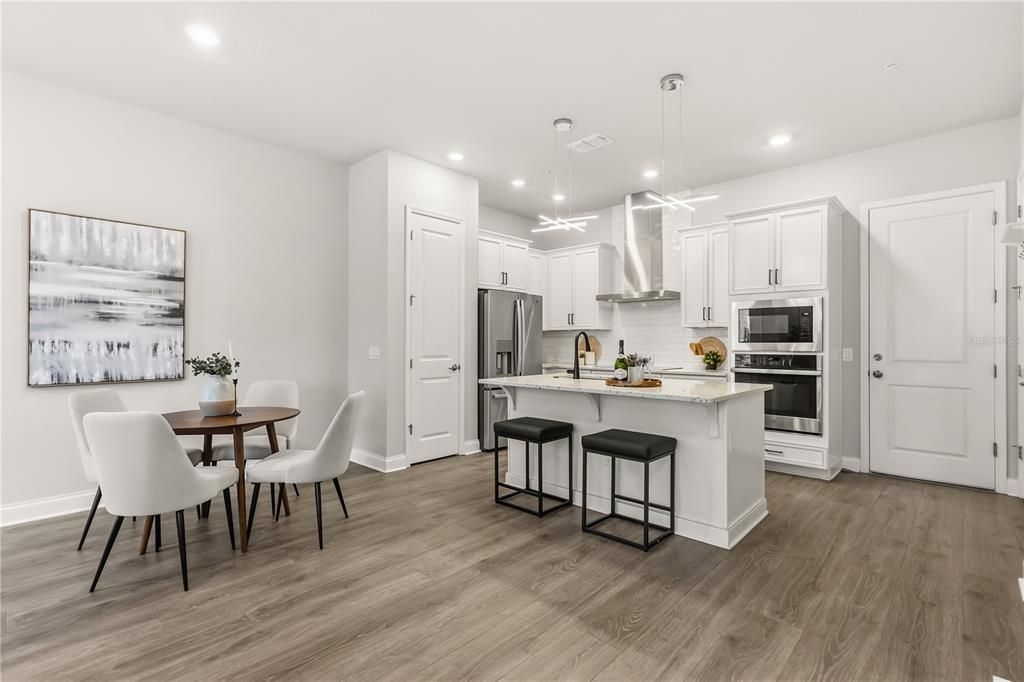 Activo con contrato: $425,000 (3 camas, 2 baños, 1613 Pies cuadrados)