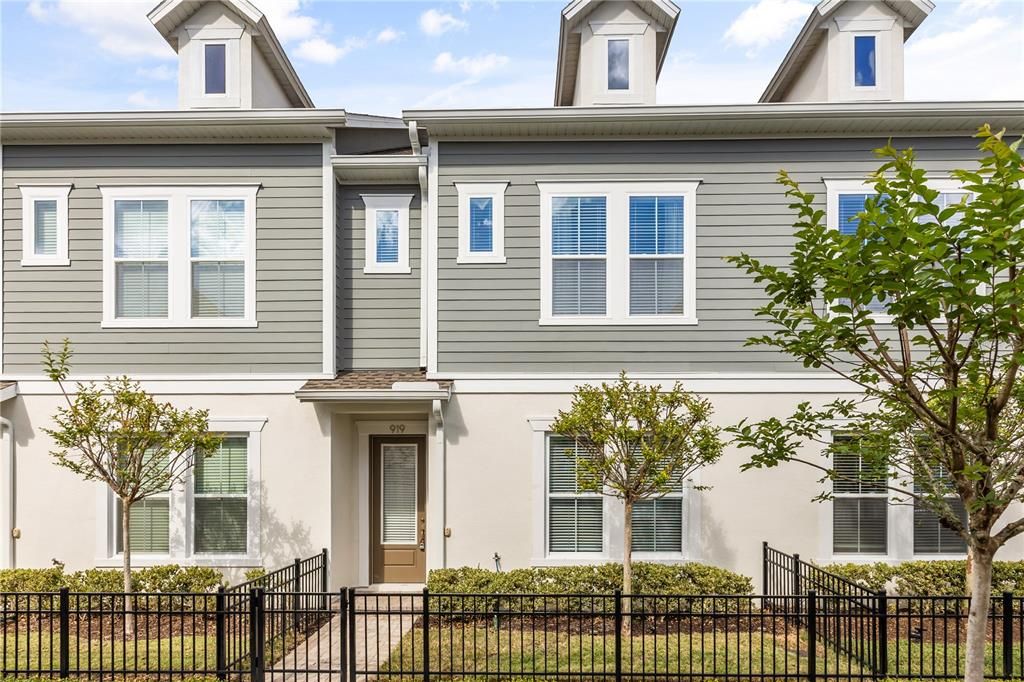 Activo con contrato: $425,000 (3 camas, 2 baños, 1613 Pies cuadrados)