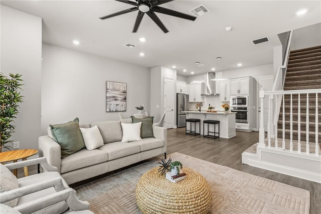 Activo con contrato: $425,000 (3 camas, 2 baños, 1613 Pies cuadrados)