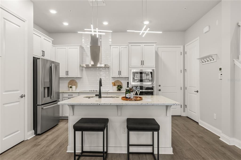 Activo con contrato: $425,000 (3 camas, 2 baños, 1613 Pies cuadrados)