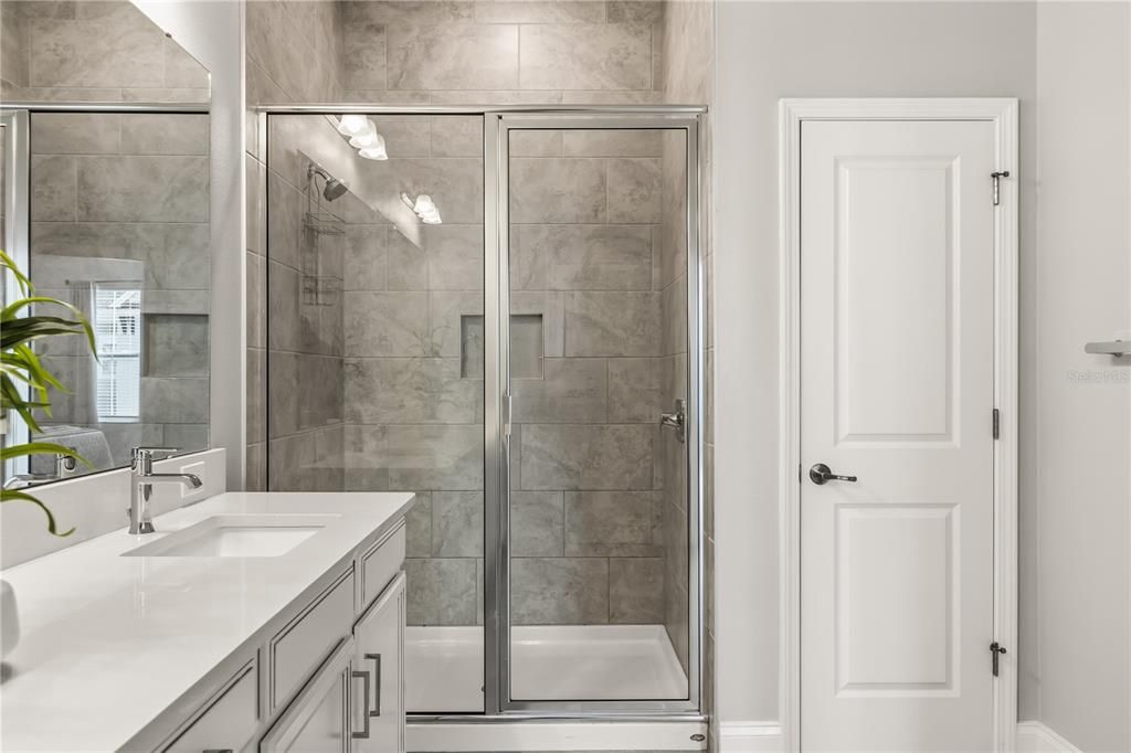 Activo con contrato: $425,000 (3 camas, 2 baños, 1613 Pies cuadrados)