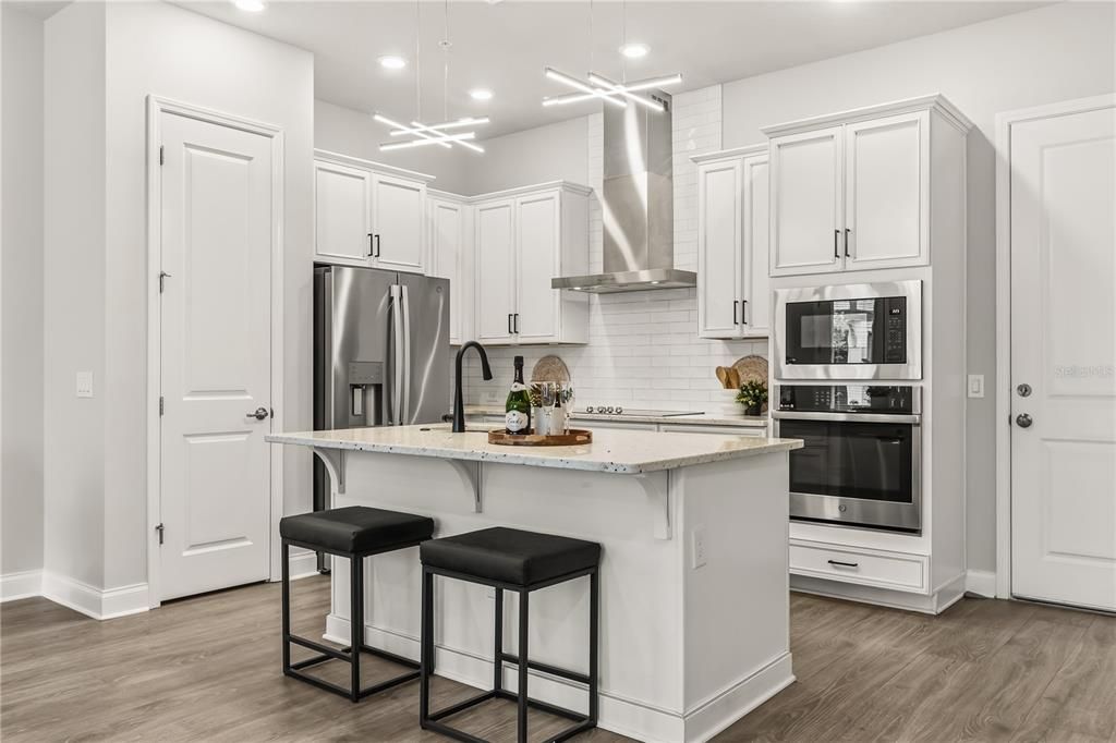 Activo con contrato: $425,000 (3 camas, 2 baños, 1613 Pies cuadrados)