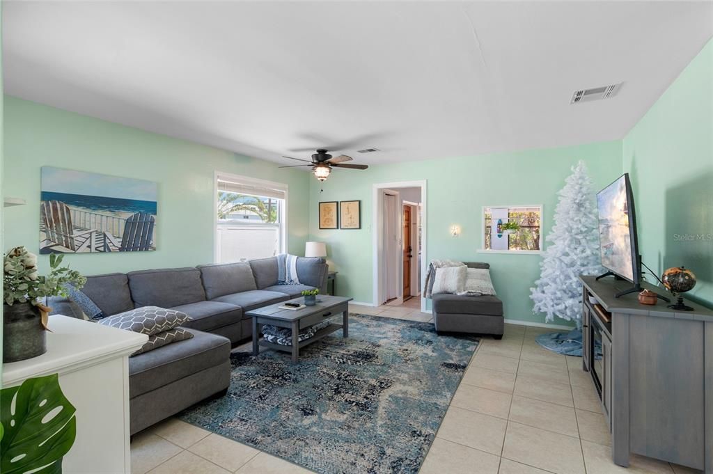 En Venta: $895,000 (3 camas, 2 baños, 1105 Pies cuadrados)