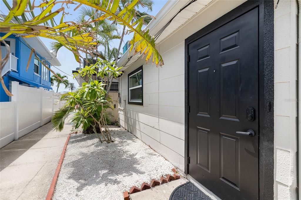 En Venta: $895,000 (3 camas, 2 baños, 1105 Pies cuadrados)