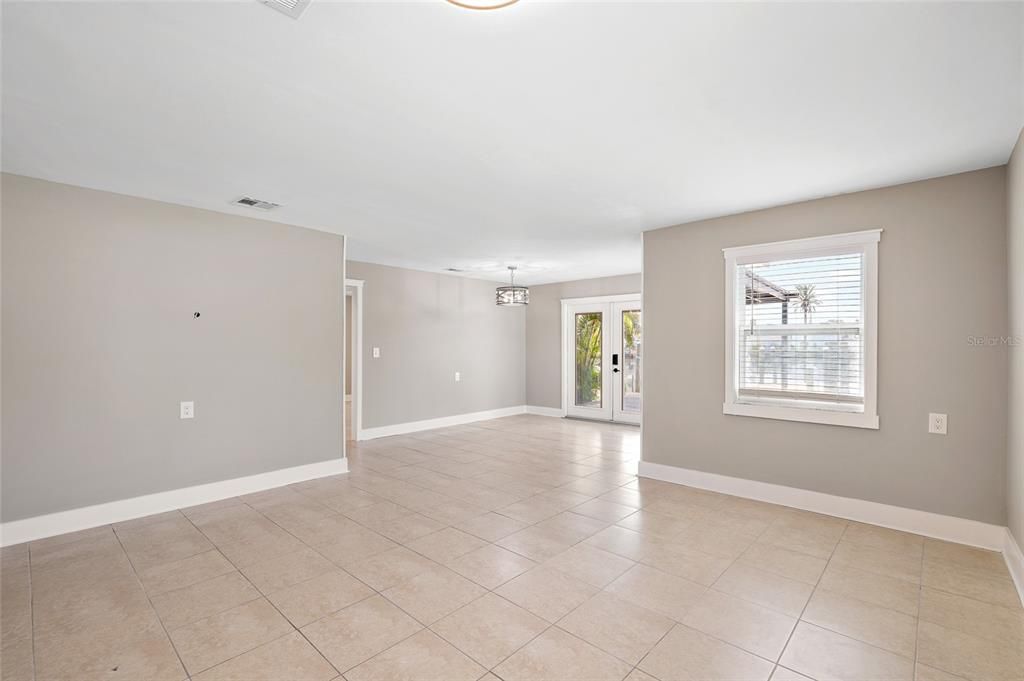 En Venta: $895,000 (3 camas, 2 baños, 1105 Pies cuadrados)