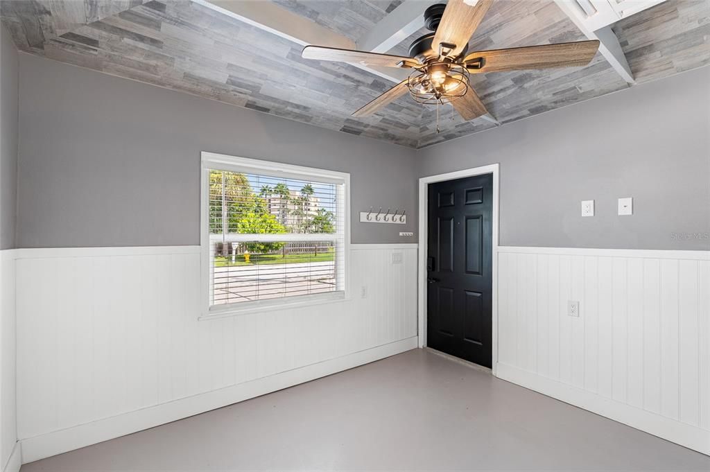 En Venta: $895,000 (3 camas, 2 baños, 1105 Pies cuadrados)