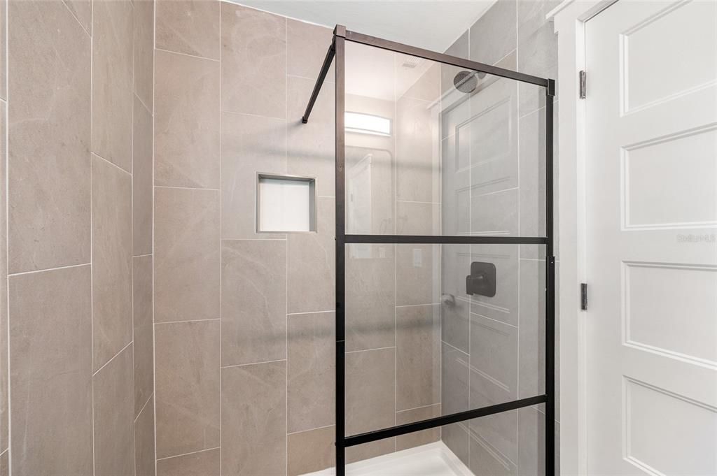 En Venta: $895,000 (3 camas, 2 baños, 1105 Pies cuadrados)