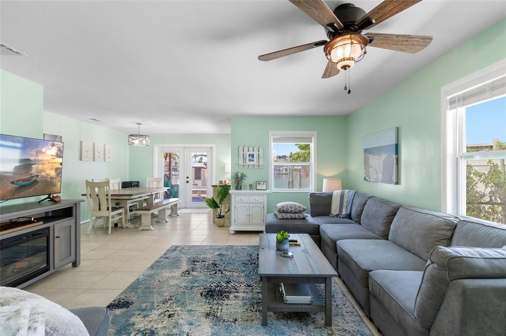 En Venta: $895,000 (3 camas, 2 baños, 1105 Pies cuadrados)