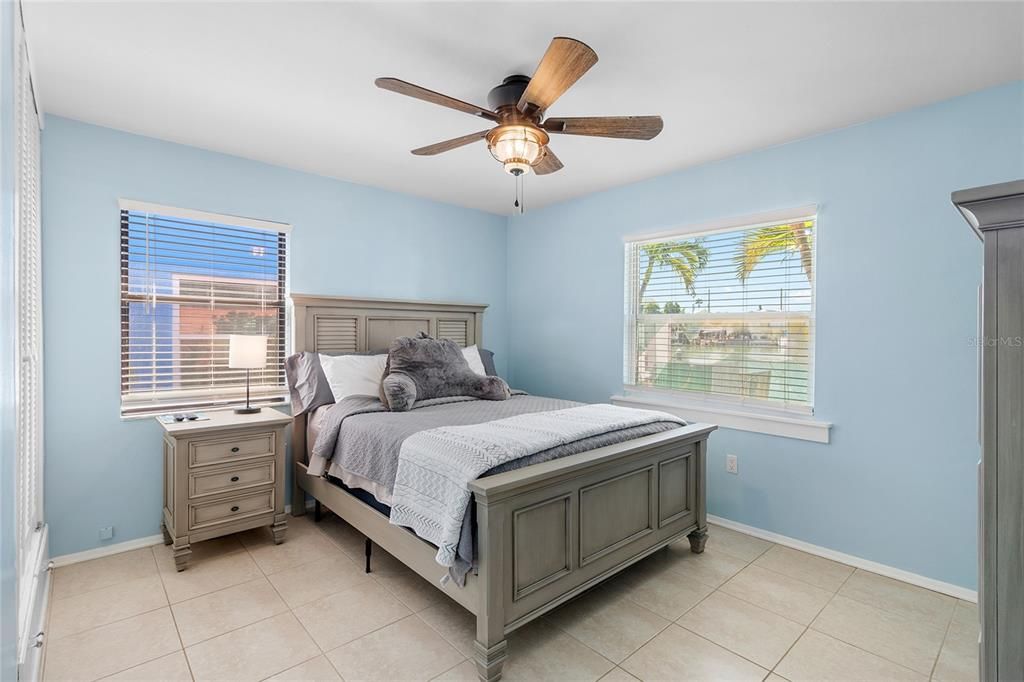 En Venta: $895,000 (3 camas, 2 baños, 1105 Pies cuadrados)