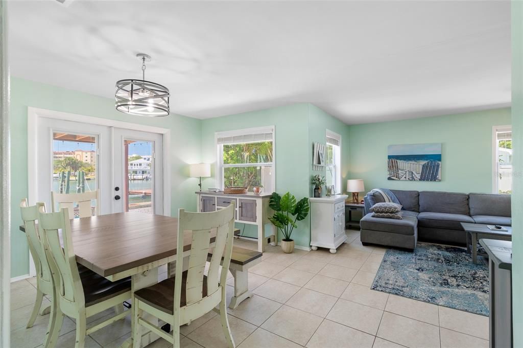 En Venta: $895,000 (3 camas, 2 baños, 1105 Pies cuadrados)