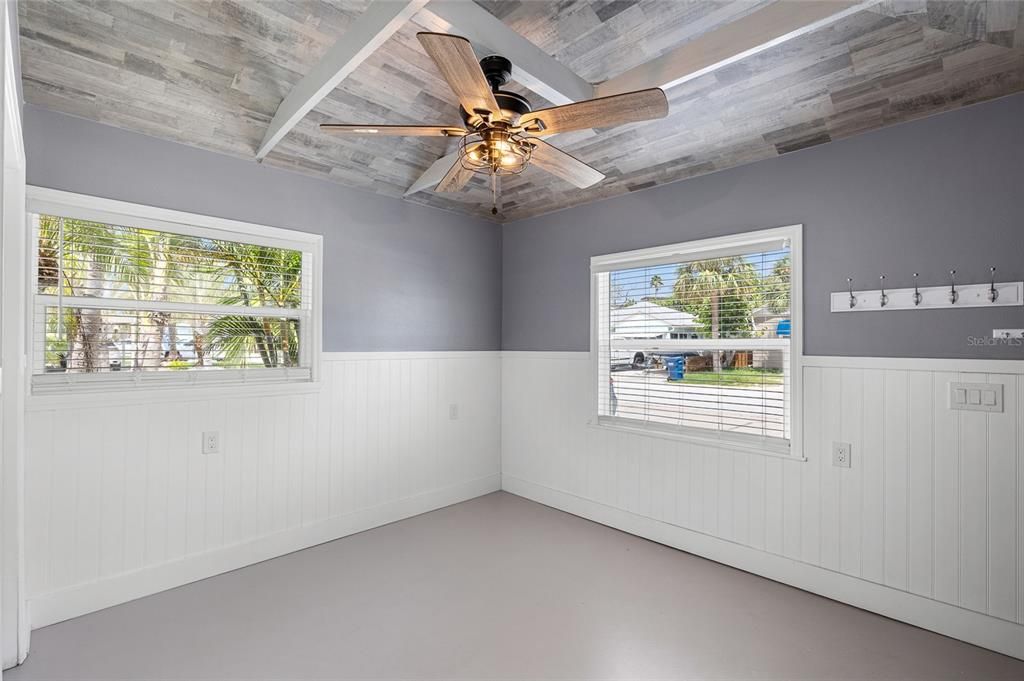 En Venta: $895,000 (3 camas, 2 baños, 1105 Pies cuadrados)