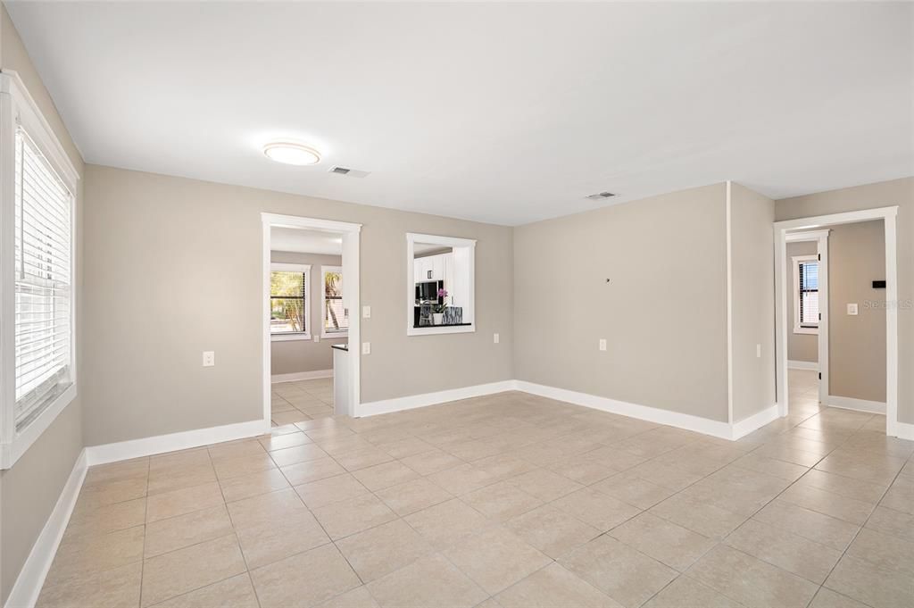 En Venta: $895,000 (3 camas, 2 baños, 1105 Pies cuadrados)