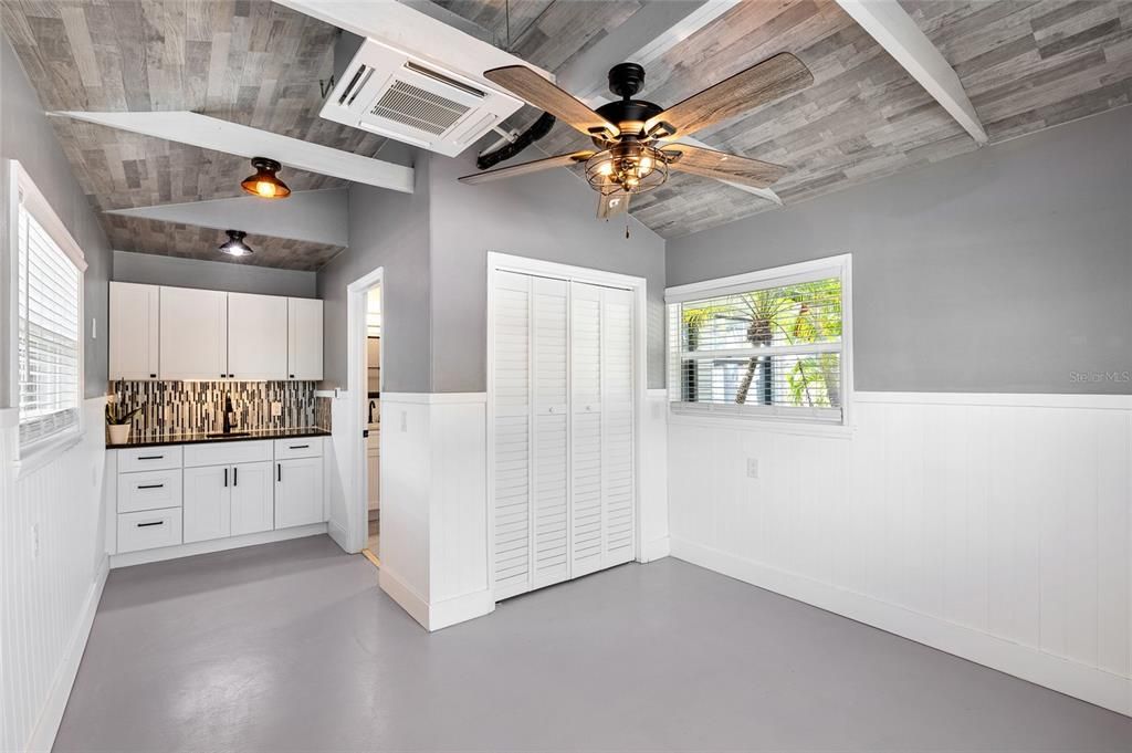 En Venta: $895,000 (3 camas, 2 baños, 1105 Pies cuadrados)