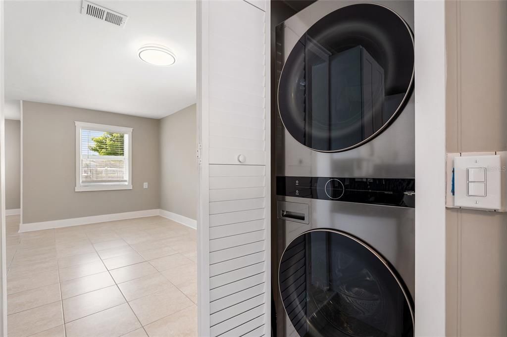 En Venta: $895,000 (3 camas, 2 baños, 1105 Pies cuadrados)