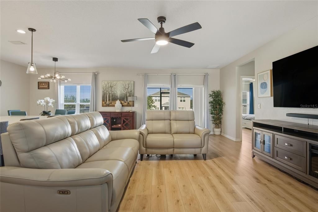 Active With Contract: $395,000 (4 beds, 2 baths, 2100 Square Feet)