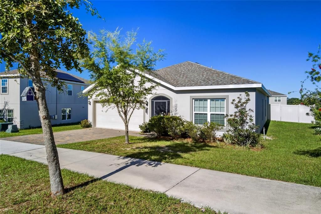 Active With Contract: $395,000 (4 beds, 2 baths, 2100 Square Feet)