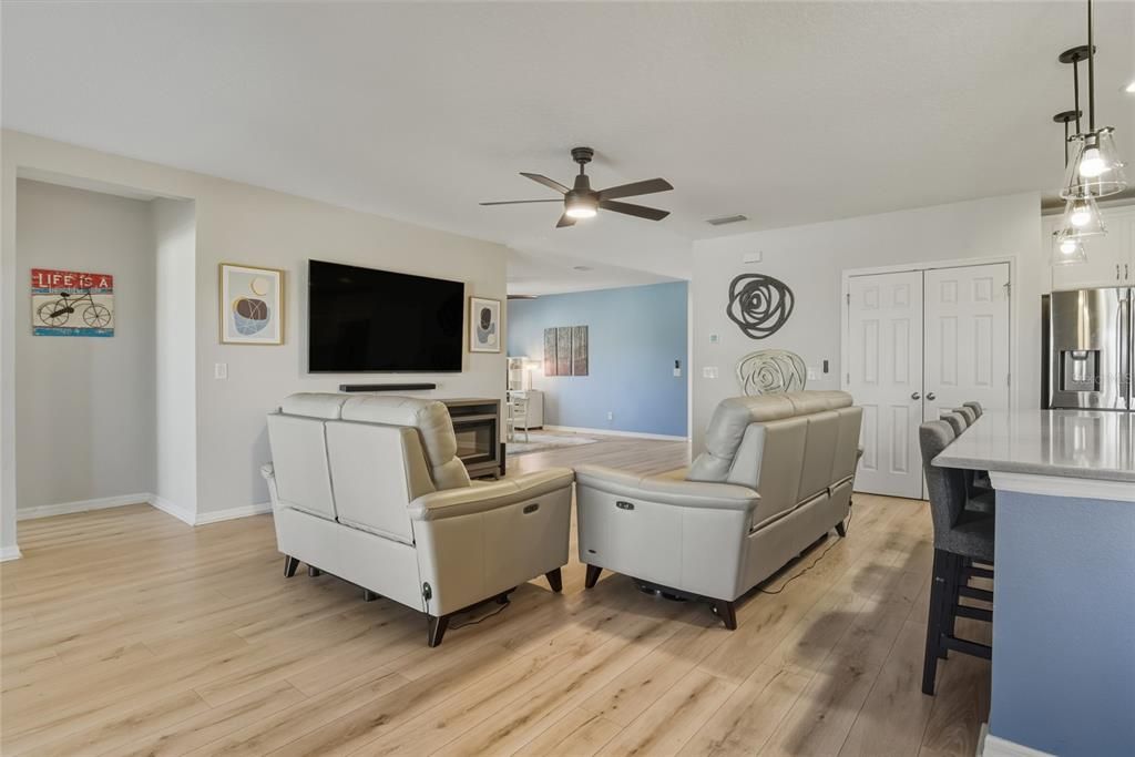 Active With Contract: $395,000 (4 beds, 2 baths, 2100 Square Feet)
