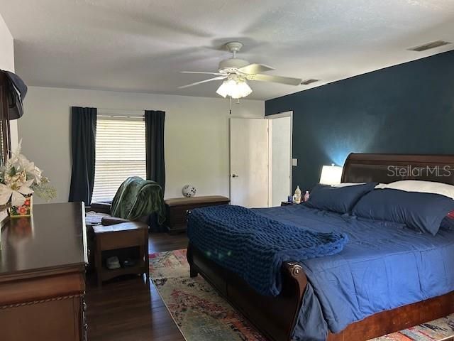 For Rent: $2,400 (3 beds, 2 baths, 2092 Square Feet)