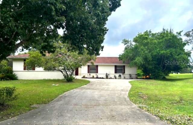For Rent: $2,400 (3 beds, 2 baths, 2092 Square Feet)