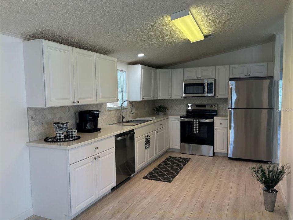 На продажу: $235,000 (2 спален, 2 ванн, 1416 Квадратных фут)