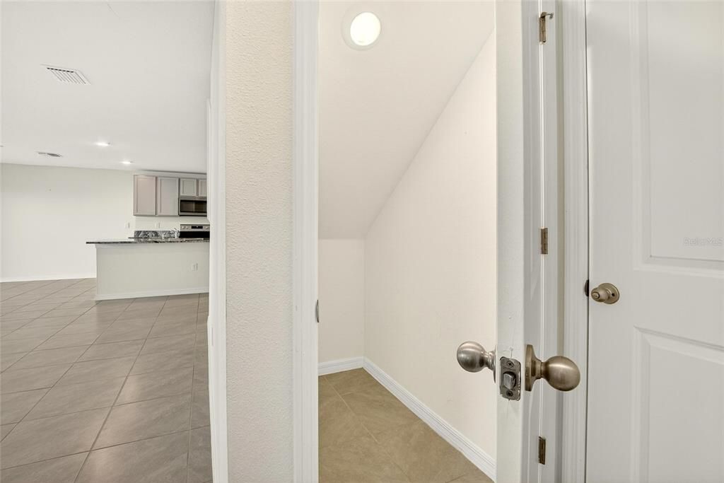 For Rent: $2,850 (5 beds, 3 baths, 2674 Square Feet)